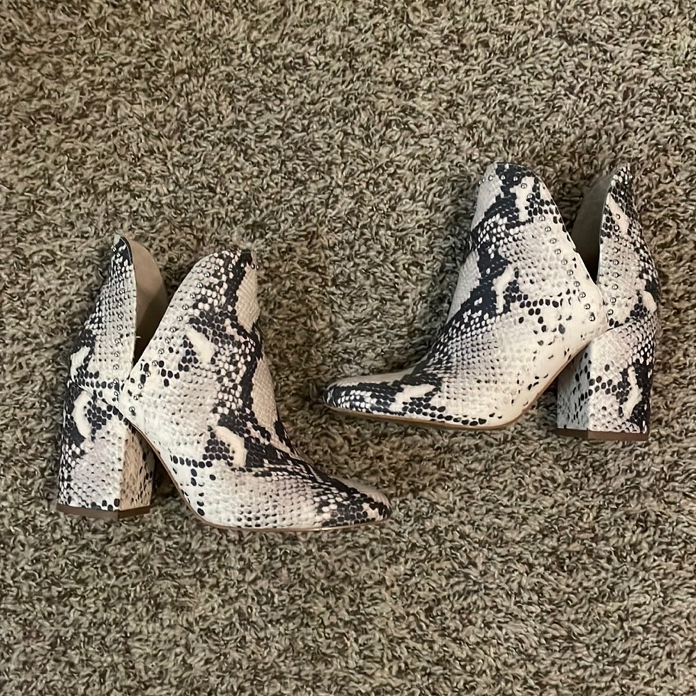 Steve Madden Snake Skin boots